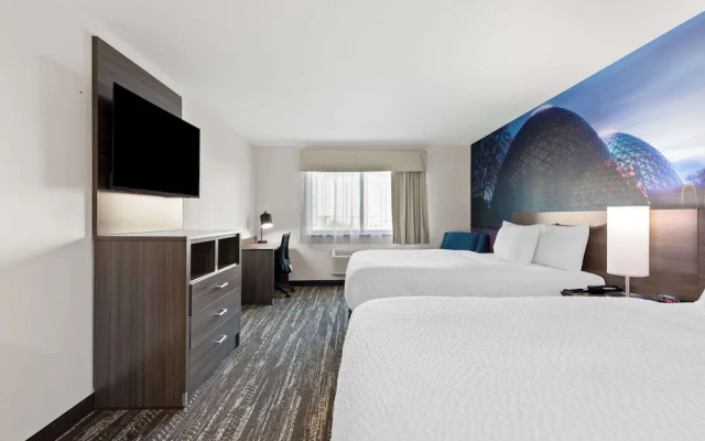 Clarion Pointe