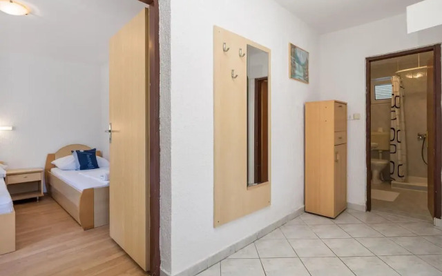 Nice Apartment in Lopar With 1 Bedrooms and Wifi