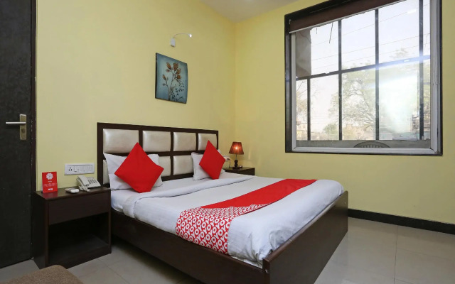 OYO 2660 Hotel Radhe Inn