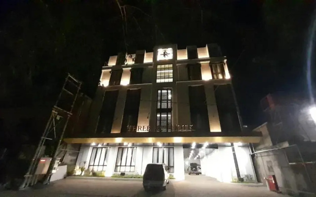 Three R Hotel