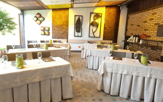 Hotel Alameda de la 10