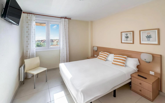 Los Arces de Isla Hotel & Apartamentos