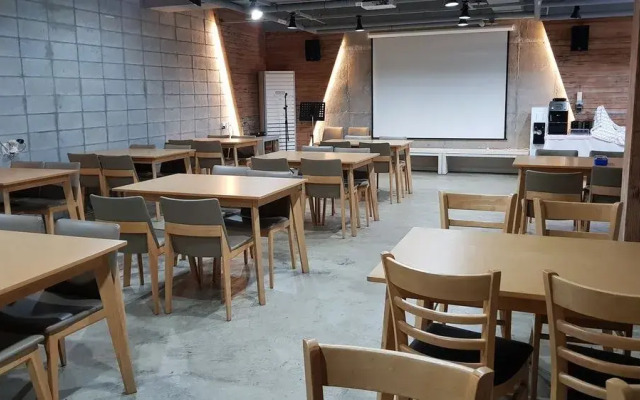 Hwangsil Tourist Hotel