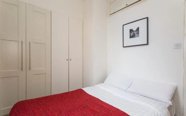 Essex Road Apartment near Angel