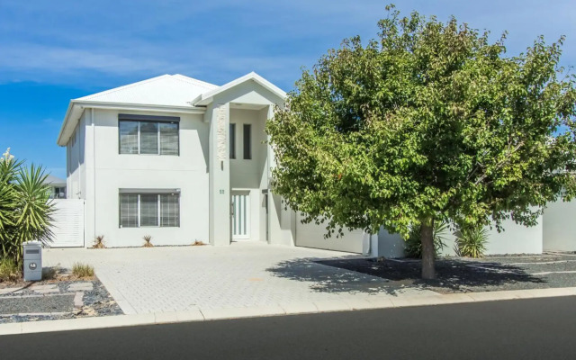 Deluxe Living in Mariners Cove