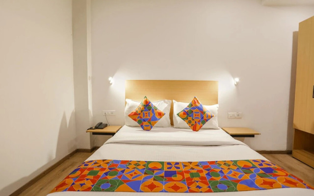 Fabhotel Golden World