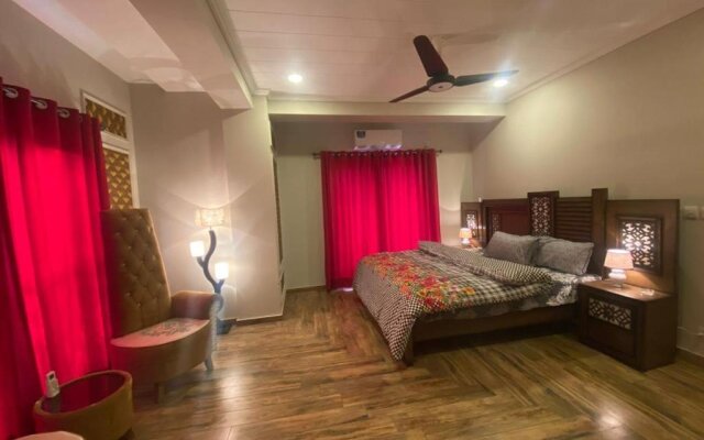 *Designer’s Luxurious 1BHK at Top Location of Twin Cities!!