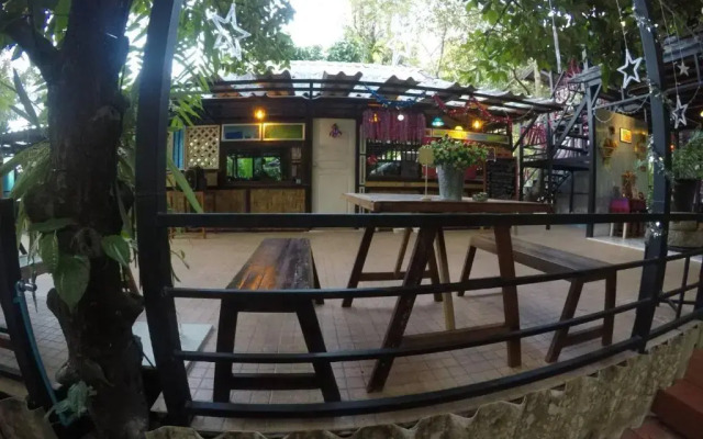 Nua Tone Resort & Cafe
