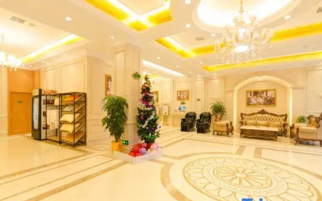 Vienna Hotel (Chibi Gaotiezhan)