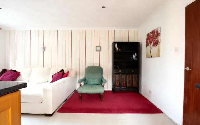 Sunny Summertown Apartment for 3 With Parking