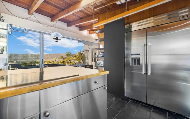 Mulholland View - Mid-century Modern Escape w/ Infinity Pool