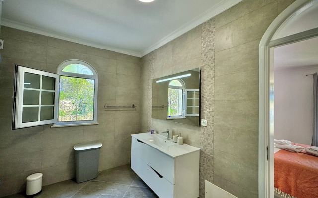 Quarteira Premium Villa by Homing