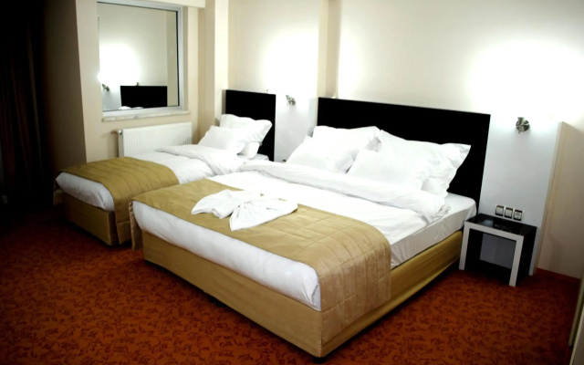Anya Suit Otel