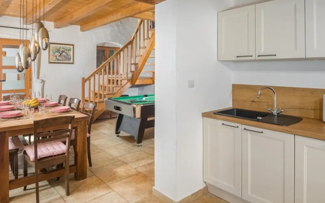 Amazing Home in Boduleri With Wifi and 4 Bedrooms