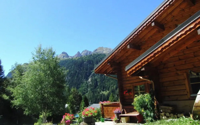 Quaint Holiday Home in Valfrejus with Garden