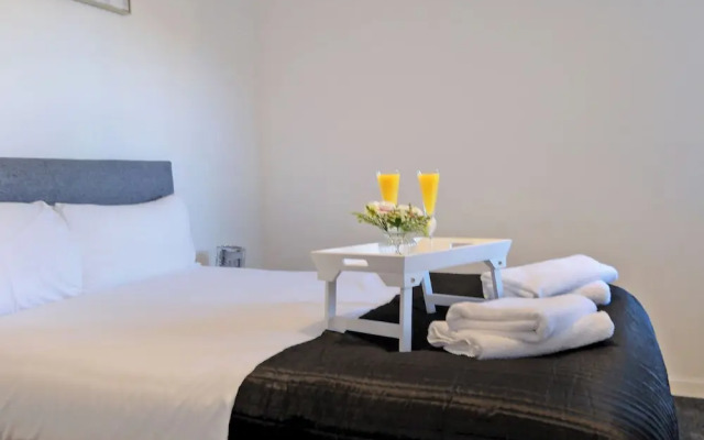 Orange Apartments - Belgrave Mansions