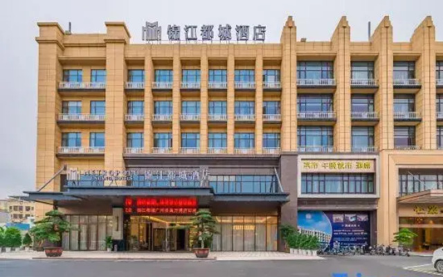Metropolo Hotels(Guangzhou Hanxi Changlong Wanbo Subway Station Store)