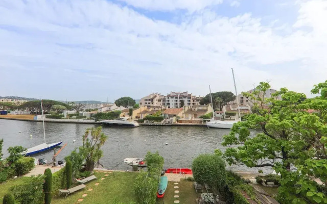 Air-conditioned Apartment Near Beach