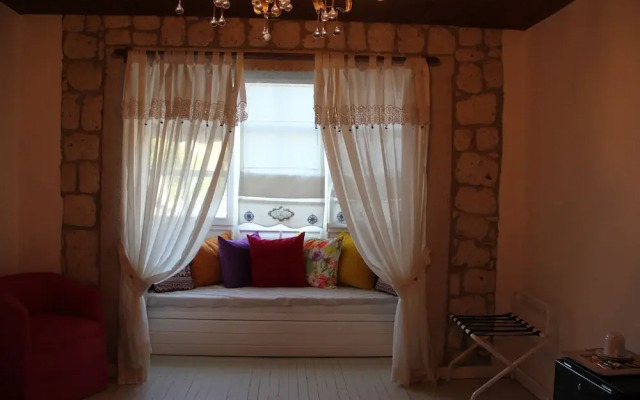 Begonvil Butik Otel by Aliki Alacati