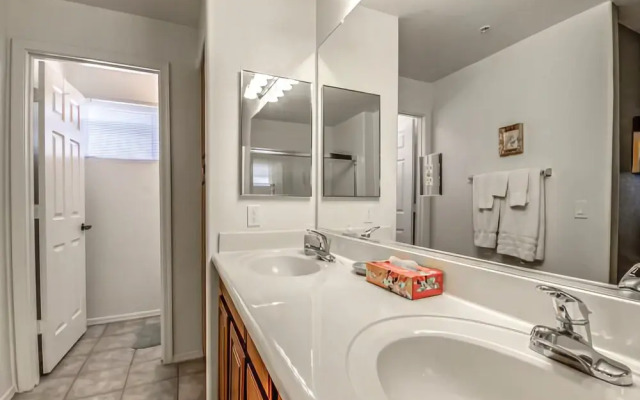 Devonshire #3032 - 2 Br condo by RedAwning