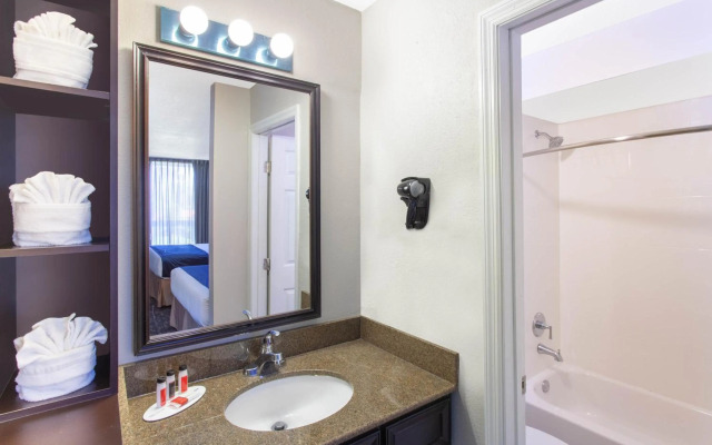 Grand Hotel Orlando at Universal Blvd - Shuttle to Theme Parks