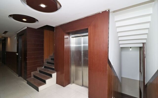 Hotel Crown Palace By OYO Rooms