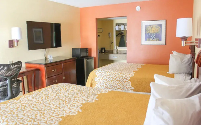 Rose Garden Inn & Suites