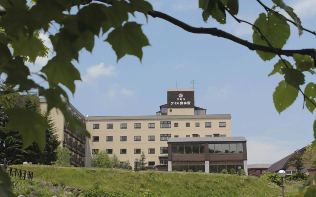 Natural Resort Niseko Weiss Hotel