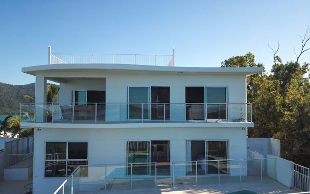 Panoramic Paradise On Shute