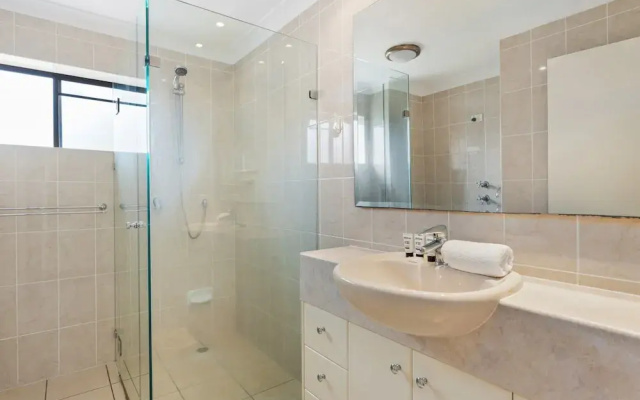 Charming 2-bed Apartment With City Views