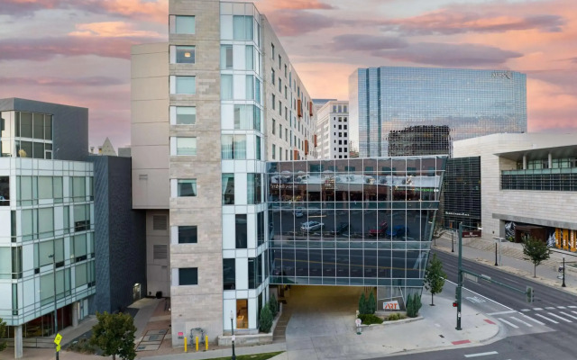 The Art Hotel Denver, Curio Collection by Hilton