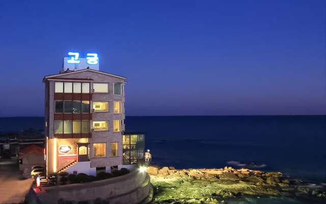 Uljin Firenze Ancient Palace Pension