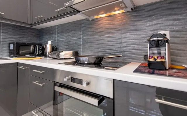 LIV - Modern Spacious Apartment in Gazi