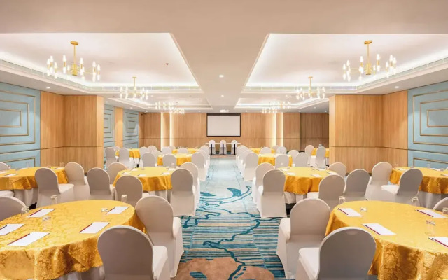 Park Inn & Suites By Radisson Thrissur East Fort