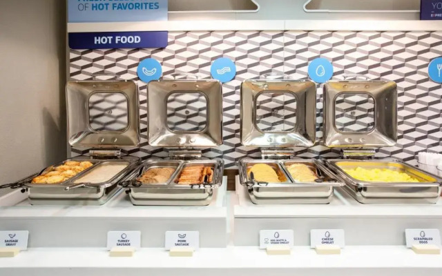 Holiday Inn Express & Suites Phoenix - Glendale Sports Dist by IHG