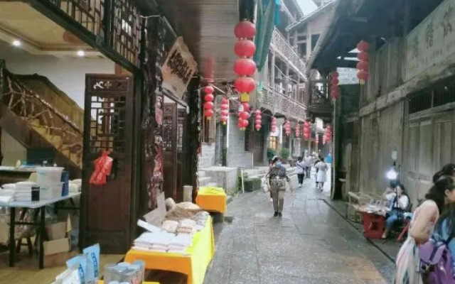 Unique Homestay with Ancient Title in Furong Town