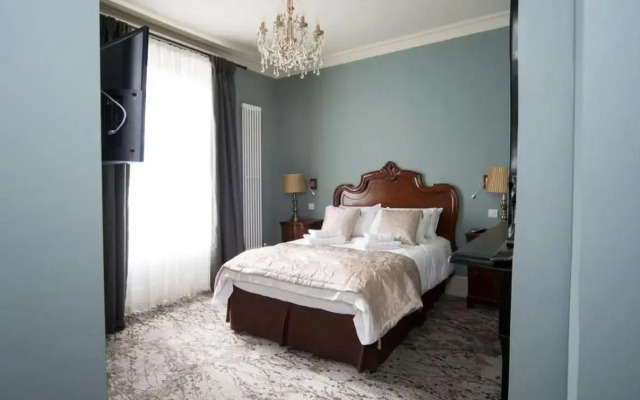 East Walls Hotel
