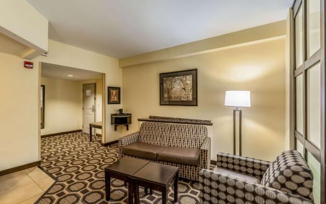 Отель Holiday Inn Express & Suites Lexington