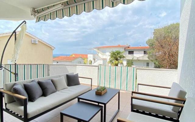 Sunny Apt Malinska Krk 800mt From Sea