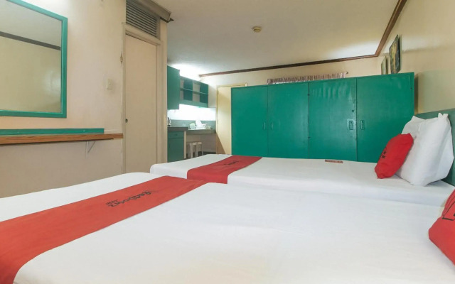 Broadway Court Apartelle