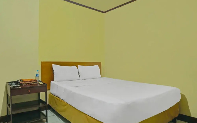 SPOT ON 92466 Adam Kost SyariahNearWisata Jembatan Barito