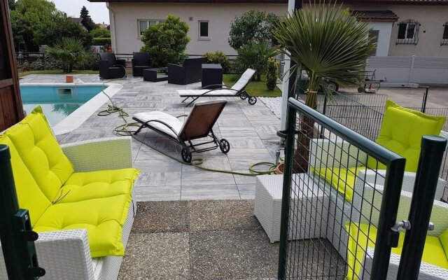 Studio in Bevaix, With Pool Access, Enclosed Garden and Wifi