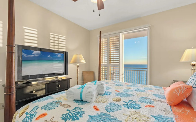 Beachfront Bliss Awaits: 2-bed, 2-bath Condo at Sterling Reef - Sleeps 6!