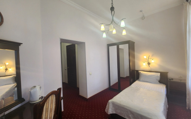 Шаляпинъ (Кисловодск)