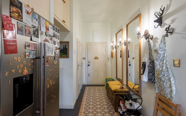 Premium 3 Bed 3 Bath Lounge Apartment
