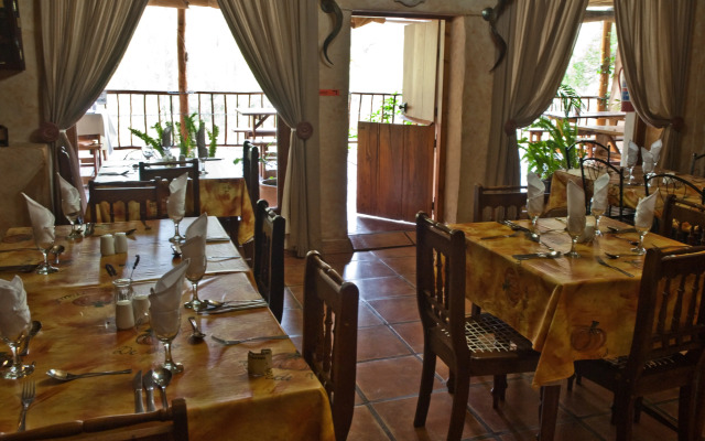 Old Mill Lodge, Working Ostrich Farm & Restaurant, Oudtshoorn