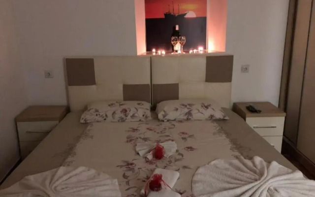 Romantic Studio Flat Near Seashore in Ulcinj