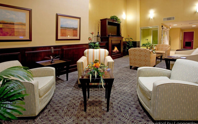 Holiday Inn Express & Suites Chaffee-Jacksonville West by IHG