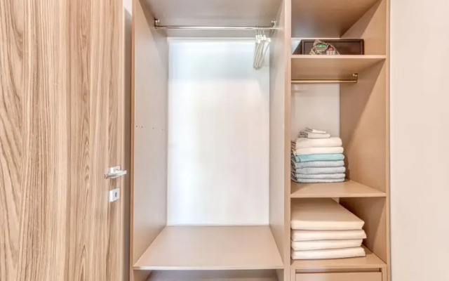 Unique Modern Condo with Beach Access