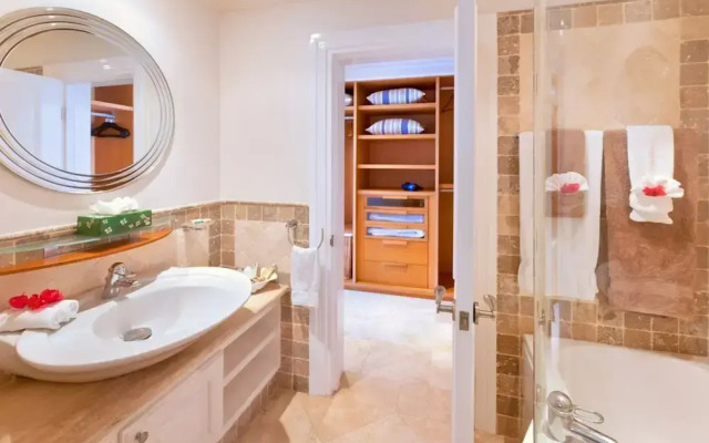 Schooner Bay 207 by Blue Sky Luxury